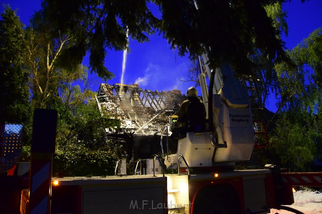 Grossfeuer Einfamilienhaus Siegburg Muehlengrabenstr P0693.JPG - Miklos Laubert